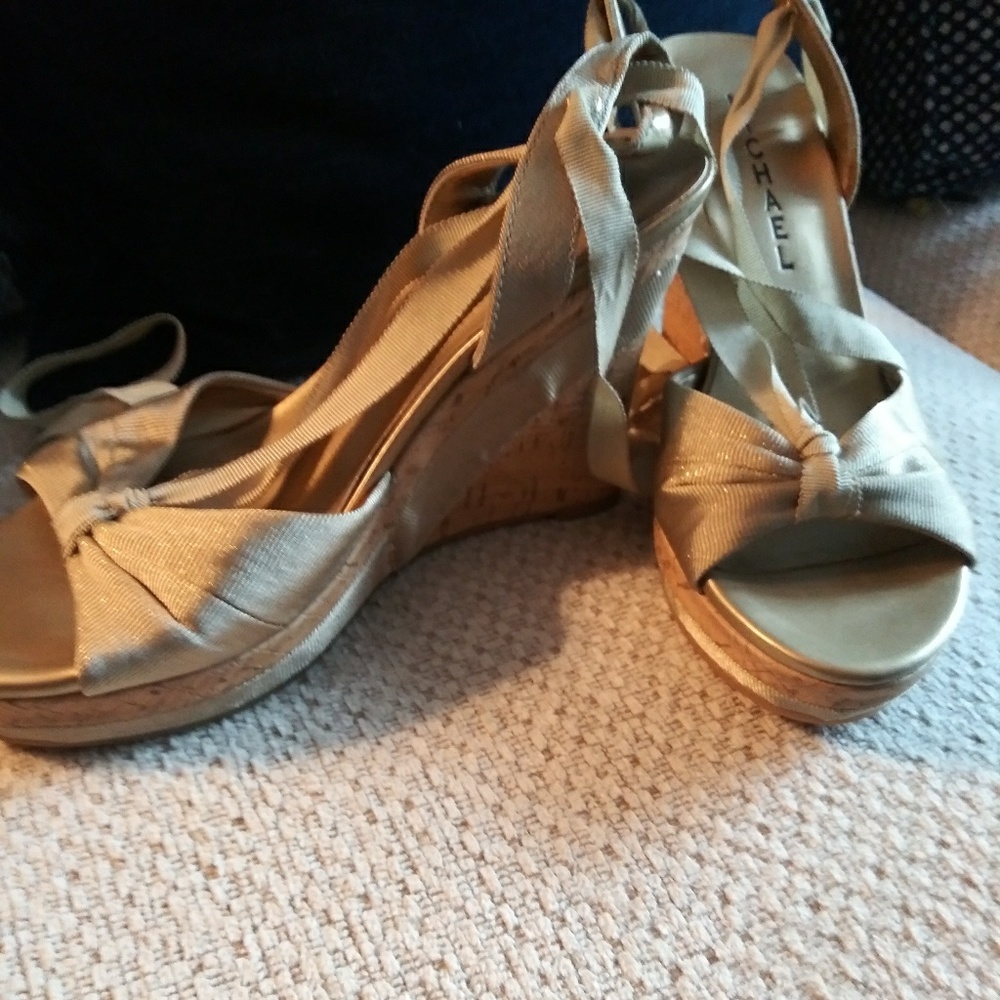 Goldtone platforms